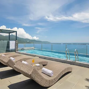 Mangata Beachfront - Rooftop Bar Sea View Hotel